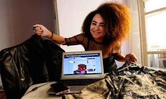 ' uma maneira de fortalecer as mulheres. Ter renda prpria  sinnimo de liberdade', diz Laryssa Braga, jornalista e integrante do grupo Juntas Geramos Renda(foto: Gladyston Rodrigues/EM/D.A Press )
