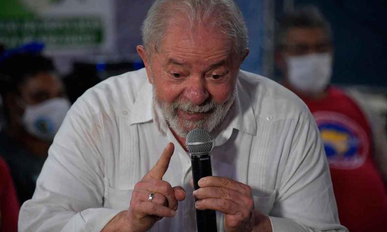 Lula  favorito em todas as pesquisas