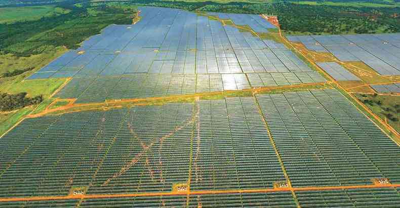 Fazenda solar em Pirapora, a maior da Amrica Latina, instalada pela Solatio que investe agora R$ 1 bilho em fazendas de gerao distribuida(foto: Solatio/Divulgao)