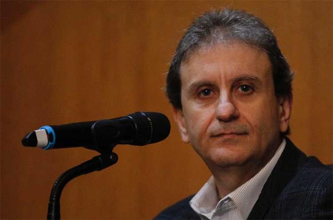O doleiro Alberto Youssef deixa a carceragem da Polícia Federal, em Curitiba, nesta quarta-feira e será monitorado por tornozeleira eletrônica(foto: Jonathan Campos/Gazeta do Povo) O doleiro Alberto Youssef deixa a carceragem da Polícia Federal, em Curitiba, nesta quarta-feira e será monitorado por tornozeleira eletrônica(foto: Jonathan Campos/Gazeta do Povo)