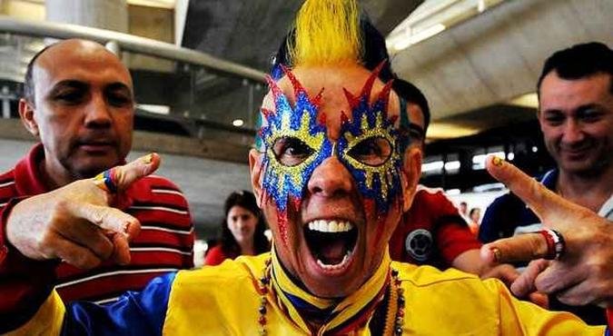 Movimento de torcedores no aeroporto de Confins nas v�speras do jogo Col�mbia X Gr�cia no est�dio Mineir�o(foto: Beto Novaes/EM/D.A Press)