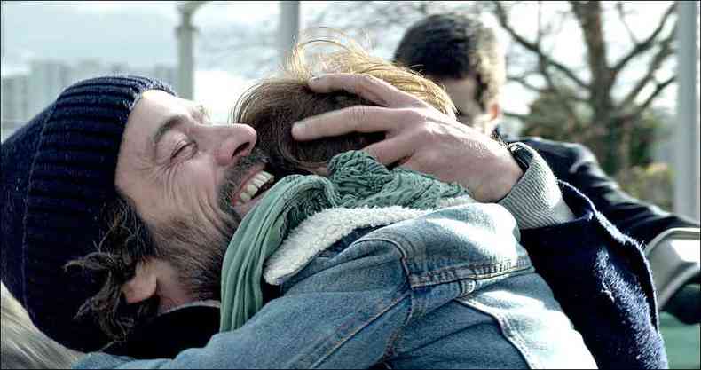 Romain Duris interpreta Olivier, homem abandonado pela mulher que deve cuidar dos dois filhos sozinho em A nossa espera, em cartaz em BH (foto: Vitrine Filmes/Divulgao)