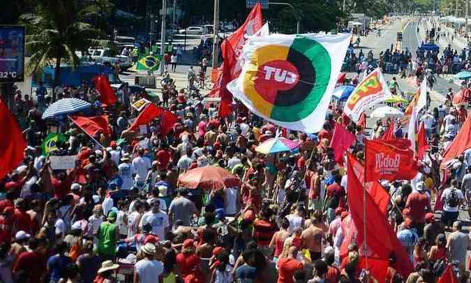 Juízes investigados pela Corregedoria do TJRJ participaram desse protesto em Copacabana(foto: Tânia Rego/Agência Brasil)