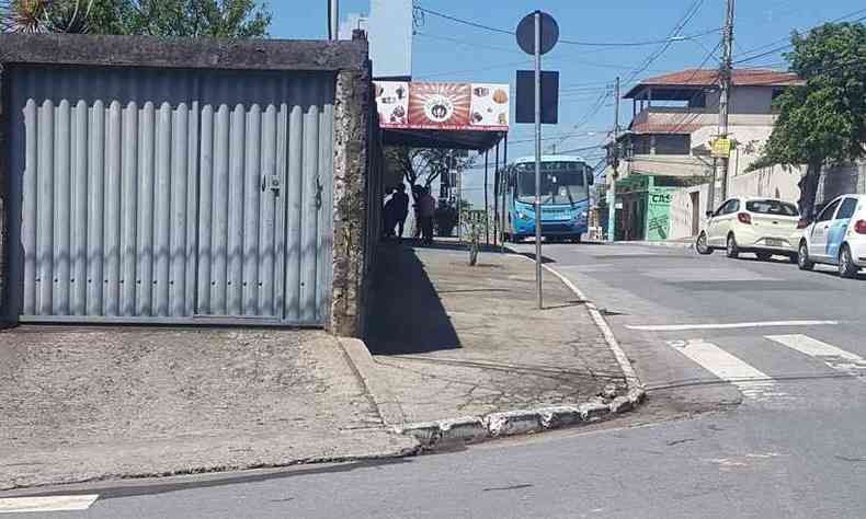 Esquina da Rua Perdes, onde o crime correu. A menina e o irmo estudavam em uma escola a poucos metros do local (foto: Paulo Filgueiras/EM/DA Press)