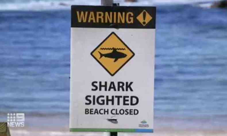 Aps o ataque, praia foi fechada e sinalizada com placas de advertncia(foto: Nine News/Reproduo)
