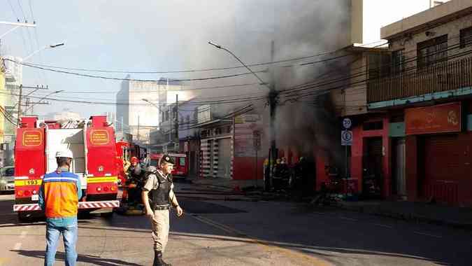 Uma mercearia pegou fogo na manh desta quinta-feira. O estabelecimento fica na Avenida Jos Faria da Roa. Ningum ficou feridoPaulo Filgueiras/EM/DA Press