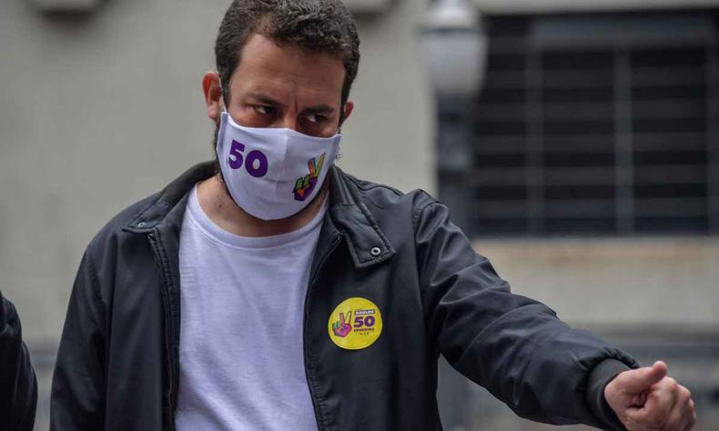 Guilherme Boulos representa o Psol na corrida eleitoral paulistana.(foto: Nelson Almeida/AFP) Guilherme Boulos representa o Psol na corrida eleitoral paulistana.(foto: Nelson Almeida/AFP)