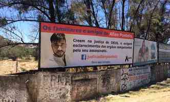 Um dos outdoors sobre o caso de Allan est na Avenida Babita Camargos(foto: Edsio Ferreira/EM/DA Press)