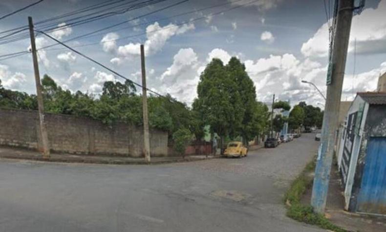 Rua em que crime ocorreu, em Arcos