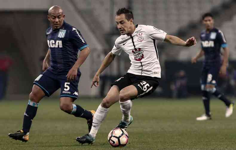 Rodriguinho, que estava em alta quando deixou o Corinthians, no meio do ano passado, no se adaptou bem ao futebol egpcio(foto: MIGUEL SCHINCARIOL/AFP %u2013 13/9/17)