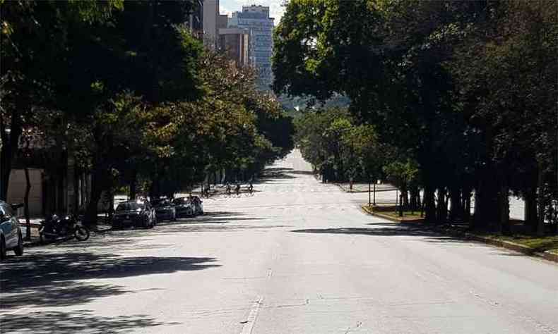 Sem transporte pblico e com moradores economizando combustvel, as ruas ficaram vazias ontem(foto: Tlio Santos/EM/DA Press)