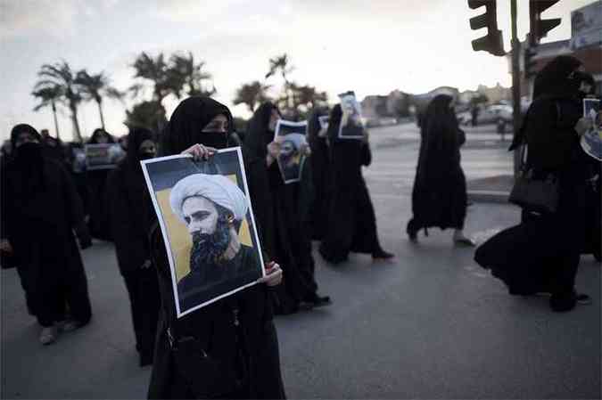 Manifestantes protestam diante da embaixada da Arbia Saudita(foto: AFP PHOTO / MOHAMMED AL-SHAIKH )