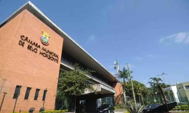 Antes de ir a plenário, o projeto deve passar pelas comissões temáticas(foto: Gladyston Rodrigues/EM/D.A. Press) Entrada da Câmara Municipal de Belo Horizonte