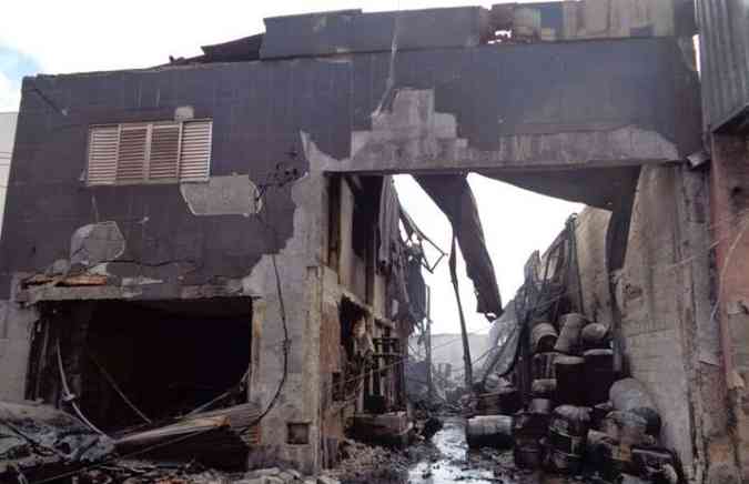Imagens mostram os danos provocados pelo incndio(foto: Defesa Civil/Divulgao)