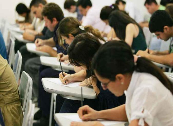 Quanto à forma de estudo, on-line ou presencial, a escola, o cursinho, dá a bússola, é o guia, e vai nortear o candidato(foto: Concursos.com/Divulgação) Quanto à forma de estudo, on-line ou presencial, a escola, o cursinho, dá a bússola, é o guia, e vai nortear o candidato(foto: Concursos.com/Divulgação)