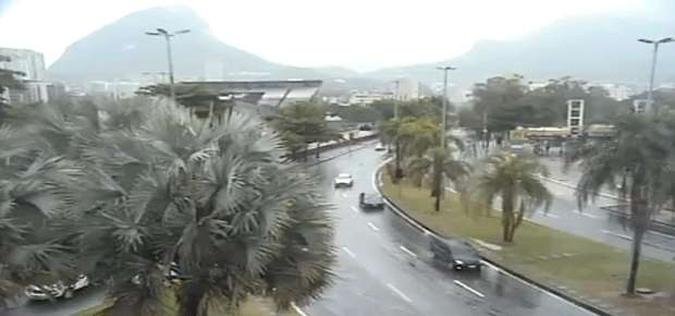 Mau tempo atrapalhou o cotidiano dos cariocas nesta segunda-feira(foto: Reprodu��o / CET RIO)