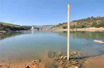 Rgua do lago da Usina Hidreltrica do Funil mostra que seca tambm castiga reservatrios do Sul de Minas (foto: Leandro Couri/EM/D.A Press)