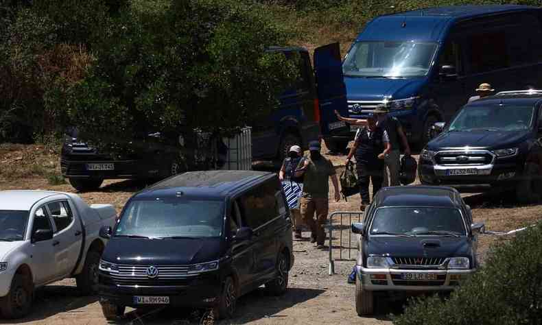 Policiais fazem buscas na barragem do Arade, a cerca de 50 km da Praia da Luz, no Algarve
