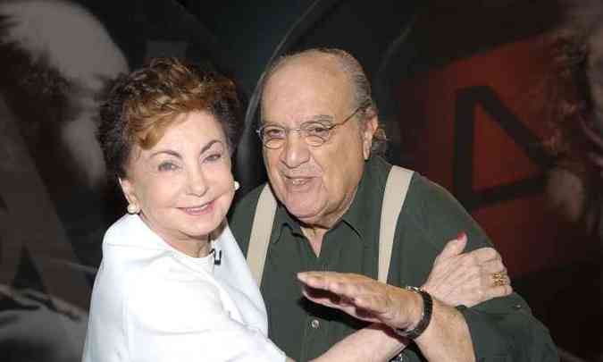 Antônio Abujamra e a atriz Beatriz Segall no programa Provocações, que ele apresentava na TV Cultura(foto: Jair Magri/Cultura )