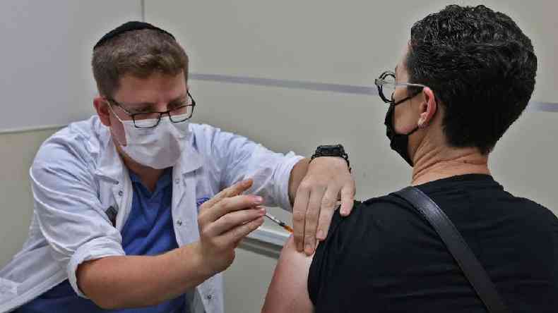Apenas 62% da populao de Israel recebeu duas doses, observa Michael Head