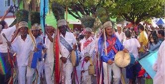 Catopês voltam a animar e colorir as ruas de Montes Claros nas Festas de Agosto(foto: Luiz Ribeiro/EM/DA Press) Catopês voltam a animar e colorir as ruas de Montes Claros nas Festas de Agosto(foto: Luiz Ribeiro/EM/DA Press)