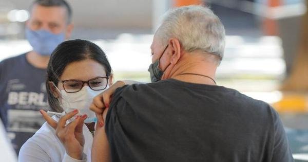 Veja onde idosos com 61 anos devem tomar 2ª dose em BH nesta quinta (15/7) - Vimarsana News