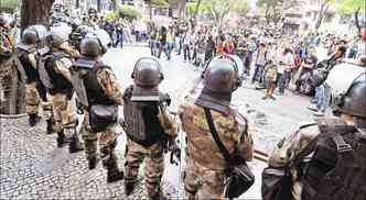 Os protestos durante o Sete de Setembro na capital mineira terminaram em confronto com policiais militares no Centro(foto: Beto Magalhes/EM/D.A PRESS - 7/9/13)