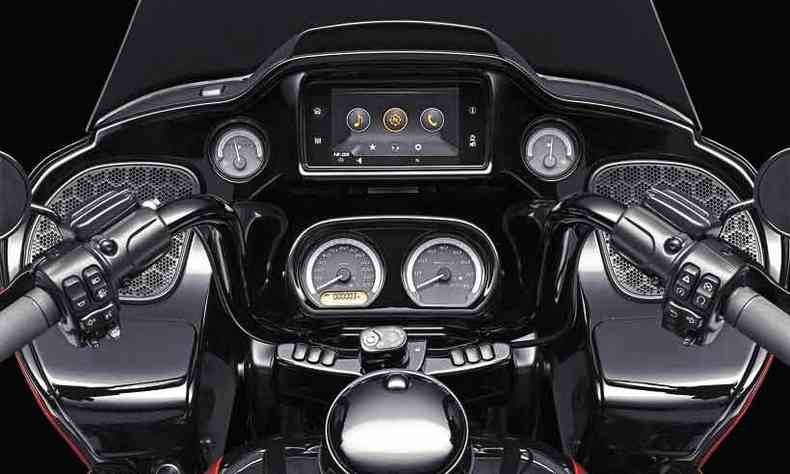 A tela do painel  sensvel ao toque e permite o espelhamento do celular(foto: Harley-Davidson/Divulgao)