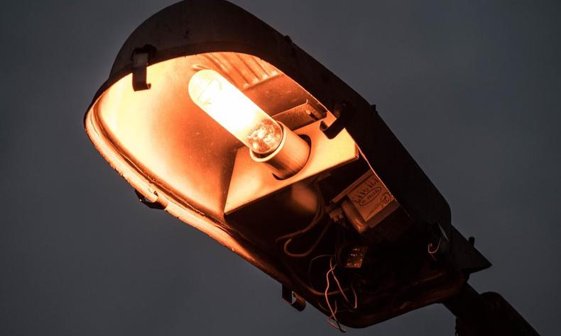 Lmpada em poste de iluminao pblica