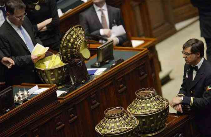 Aps duas tentativas, parlamento italiano ainda no conseguiu eleger sucessor de Giorgio Napolitano(foto: ANDREAS SOLARO / AFP)