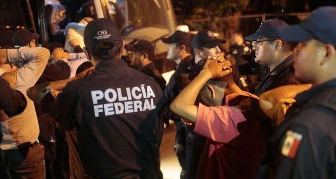 Na expuls�o do grupo de professores 112 pessoas foram detidas(foto: Pedro Pardo/AFP )