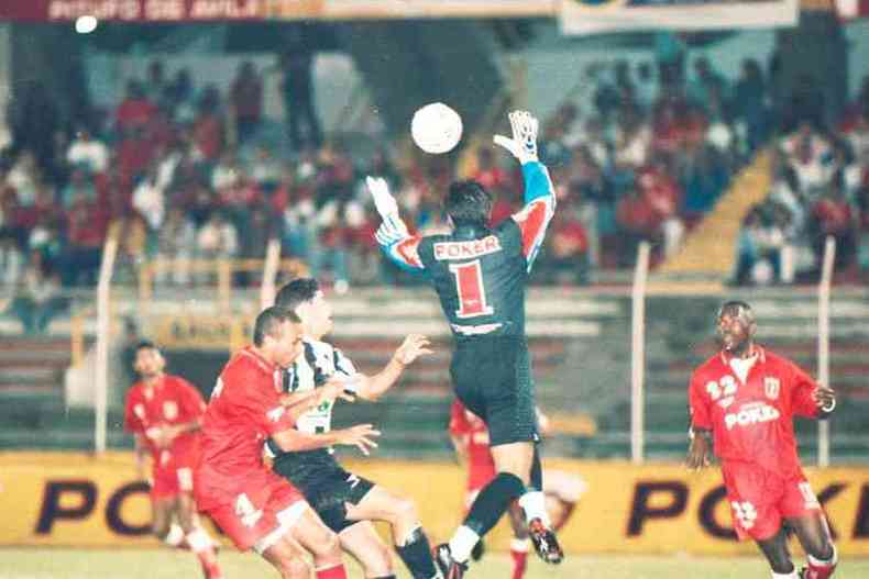 Galo venceu o Amrica de Cli na Colmbia, pela Copa Conmebol de 1997(foto: Paulo Filgueiras/EM/D.A Press)