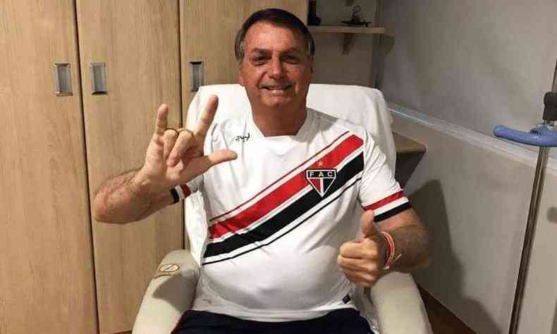 O presidente Jair Bolsonaro deixou neste sbado o hospital e j est em Braslia(foto: Facebook/Reproduo da Internet)