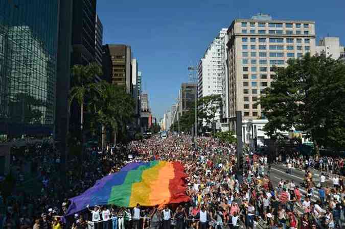 Mais de trs milhes de pessoas participam do evento (foto: AFP PHOTO/Nelson ALMEIDA )