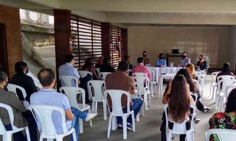 Reunio da Secretaria Municipal de Ipatinga com membros da Associao das Escolas Particulares(foto: PMI/Divulgao)