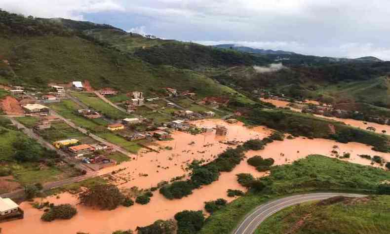 Santa Maria de Itabira na manh deste domingo (21/02), aps fortes chuvas(foto: Divulgao/Corpo de Bombeiros Militar de Minas Gerais)