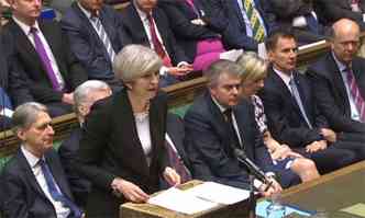 Volta s atividades do parlamento contou com a presena da primeira-ministra, Theresa May e parlamentares, que participaram do minuto de silncio(foto: AFP PHOTO / PRU )