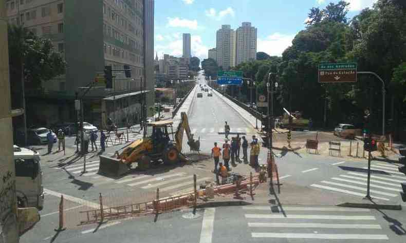 Mquinas pesadas ajudam nos servios(foto: Beto Novaes/EM/D.A.Press)