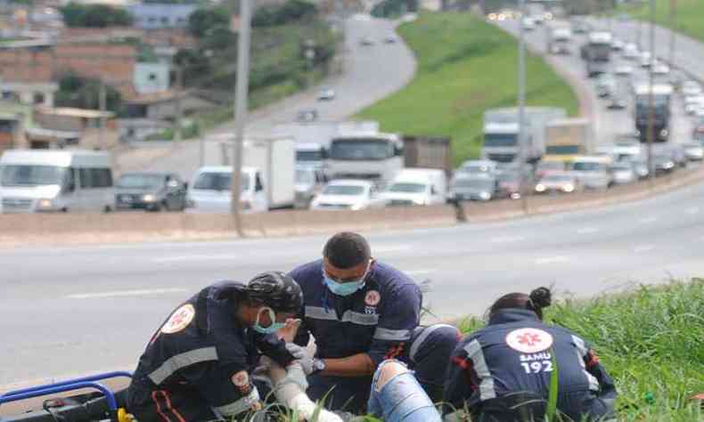 Obra pode evitar a amenizar trnsito e acidentes no Anel Rodovirio(foto: Leandro Couri/EM/D.A Press)