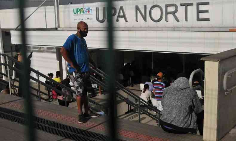 Pacientes aguardam atendimento na UPA Norte