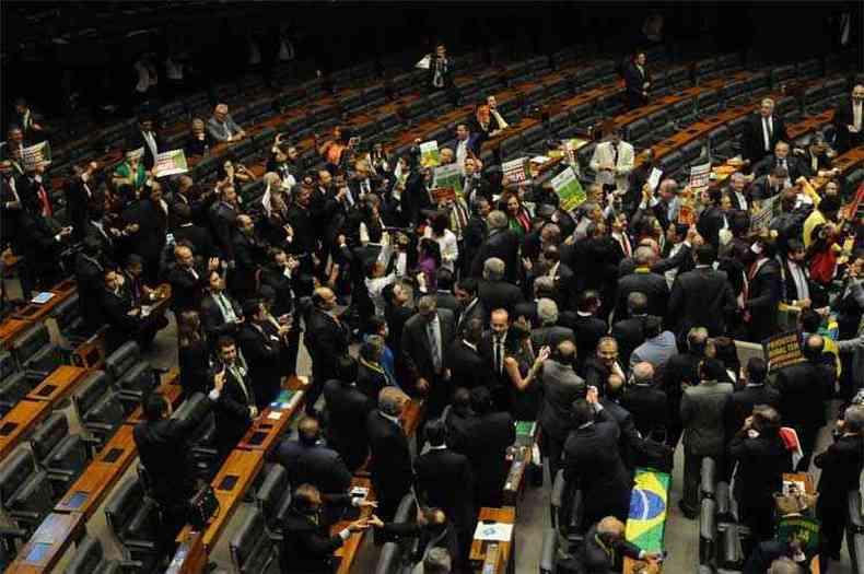 Plenrio da Casa: investigao da Procuradoria Regional da Repblica envolve 218 polticos em atividade e 443 ex-parlamentares(foto: Carlos Moura/CB/D.A Press)