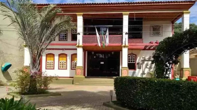 Dos 608 servidores da prefeitura de Itapecerica, 113 são aposentados que continuam nos cargos(foto: Divulgação) Dos 608 servidores da prefeitura de Itapecerica, 113 são aposentados que continuam nos cargos