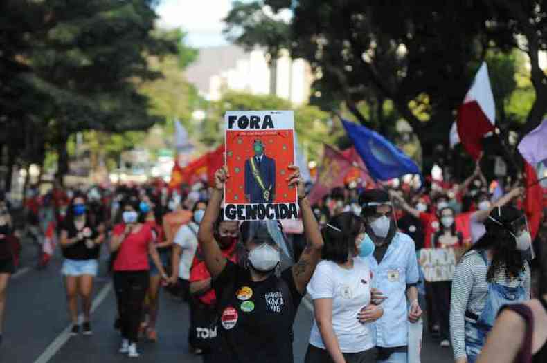 Concentrao de manifestantes na Praa da Liberdade (foto: Tlio Santos/ D.A.Press)