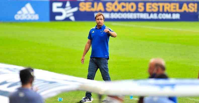 Felipe Conceio destaca que nos primeiros 40 dias de Srie B o Cruzeiro vai entrar em campo 12 vezes, j que far tambm dois jogos pela Copa do Brasil(foto: Ramon Lisboa/EM/D.A Press)