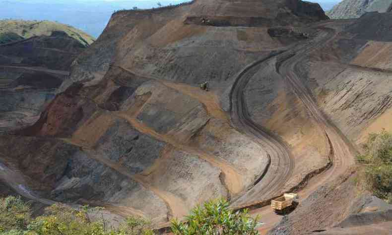 A minerao na Serra do Curral, onde funciona as atividades da Empabra, est sendo alvo de investigao de uma Comisso Parlamentar de Inqurito (CPI) da Cmara Municipal de Belo Horizonte(foto: Beto Novaes/EM/D.A Press)