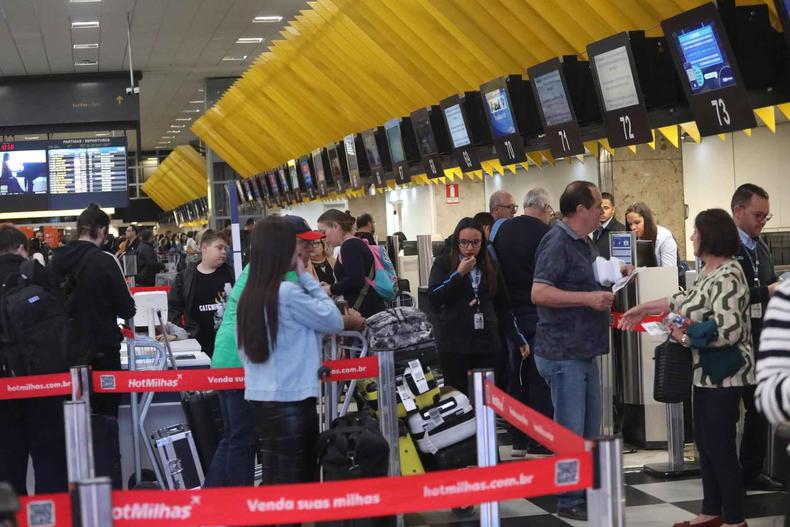 Balco de check-in do aeroporto