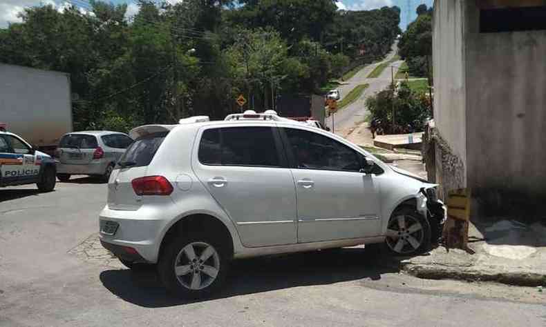 Fuga terminou em acidente no Bairro Baronesa, em Santa Luzia(foto: Polcia Militar/Divulgao)