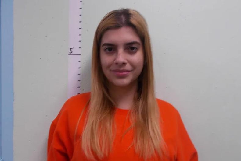 Letcia Maia Alvarenga, mineira dada por desaparecida pela famlia aps se envolver com a guru Katiuscia Torres
