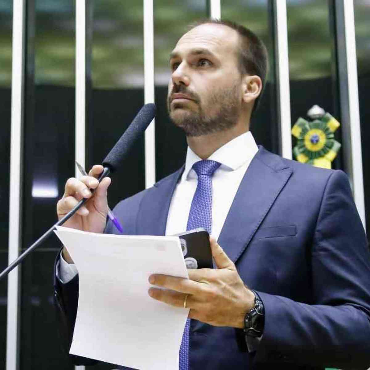 Eduardo Bolsonaro🇧🇷 on X: Eles levantam a bola… daí o PR só corta 🏐   / X