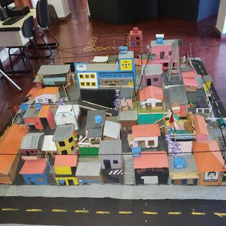 Maquete foi montada pelos jovens(foto: Márcia Maria Cruz/EM/DA Press) maquete de uma comunidade